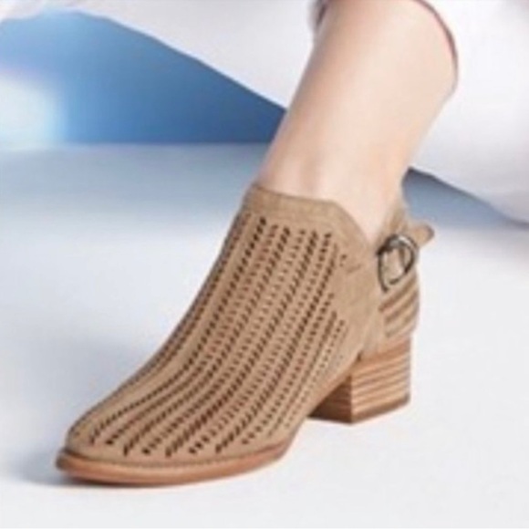 🔥 VINCE CAMUTO - Campina Perforated Suede Ankle Booties 🔥 - Picture 1 of 9